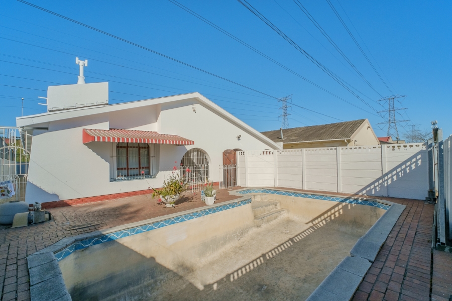 4 Bedroom Property for Sale in Gatesville Western Cape